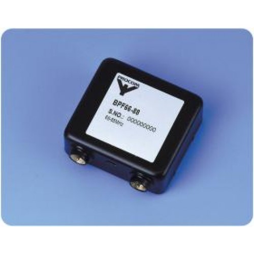 7000-00500800_pro_01.jpg Zwart elektronisch apparaat met twee aansluitingen en etiket op blauwe achtergrond.