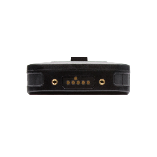 Arrière d'un chargeur noir avec plusieurs connecteurs métalliques.