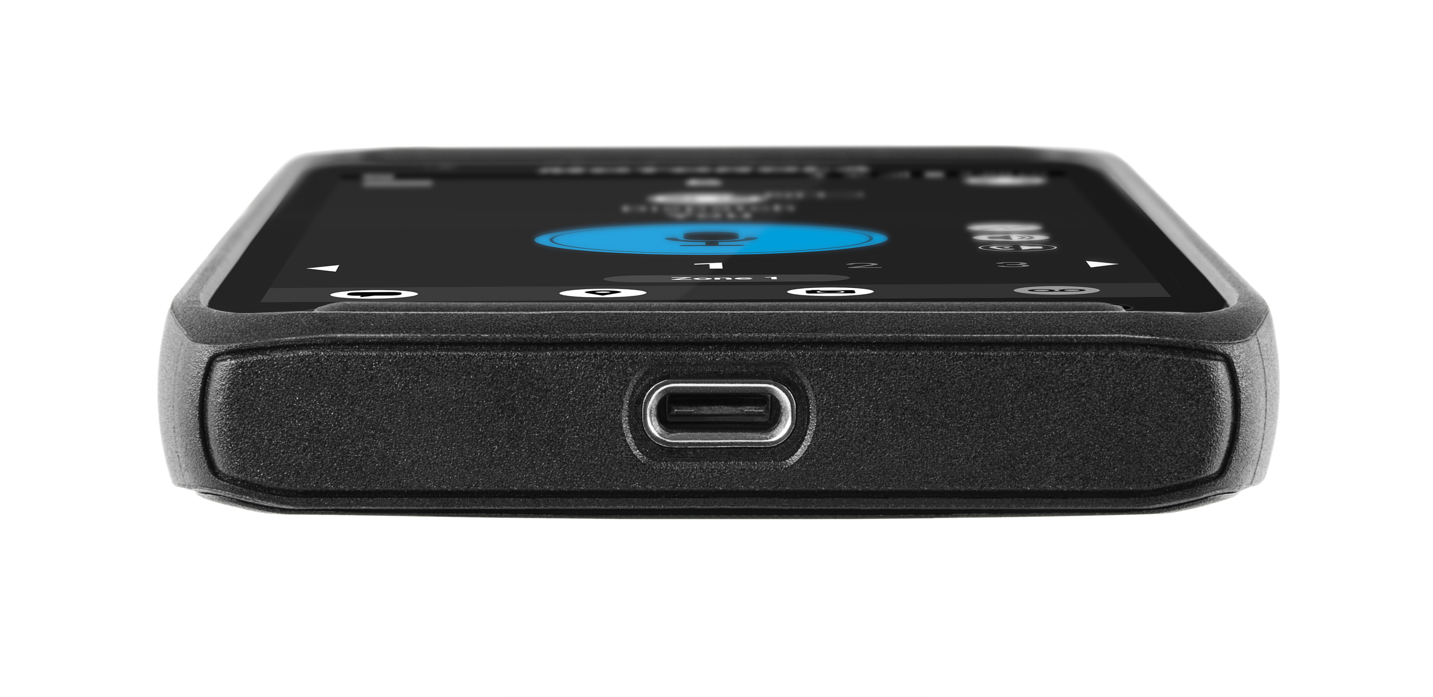 Close-up van een USB-C-poort op een zwart elektronisch apparaat.