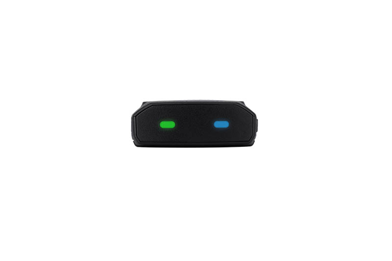Apparaat met groene en blauwe LED-lichten aan de voorkant.
