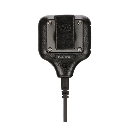 Zwart vierkantvormig microfoon met kabel, modelnummer HKLN4606A.