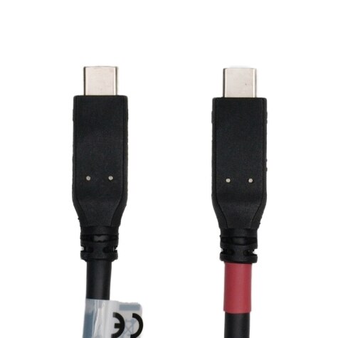 Twee USB-C aansluitingen, een met rode ring, naast elkaar.