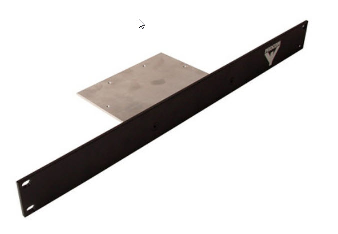 Plaque métallique avec rail noir et trous de fixation.