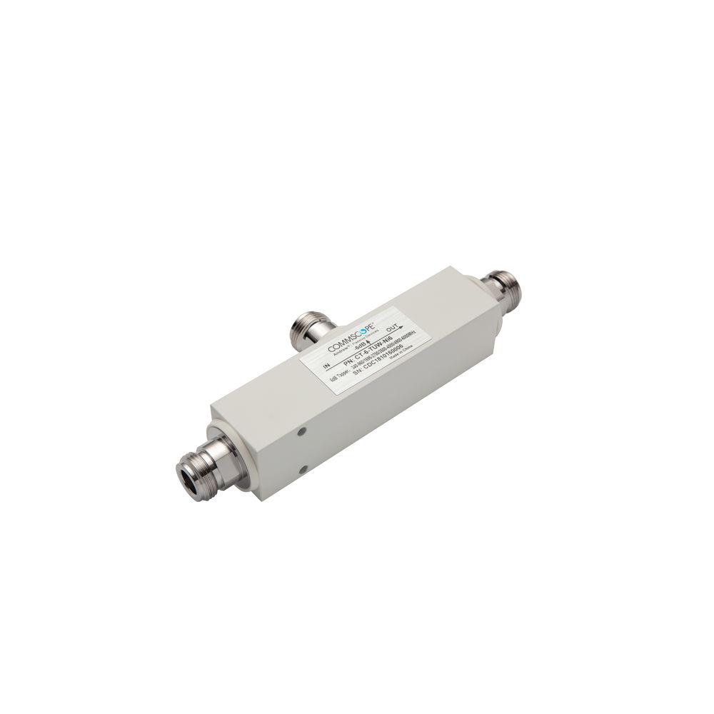 Metalen coaxiale RF-splitter met twee connectoren.