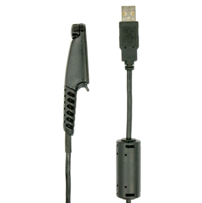 Zwart gebogen kabel met USB-connector en ferrietkern.