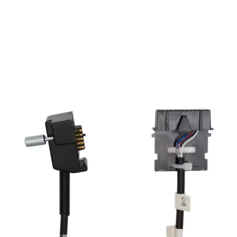 Twee elektronische connectoren naast elkaar, met zichtbare interne bedrading.