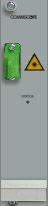 Panneau avec interrupteur vert, symbole d'avertissement et étiquette CommScope.