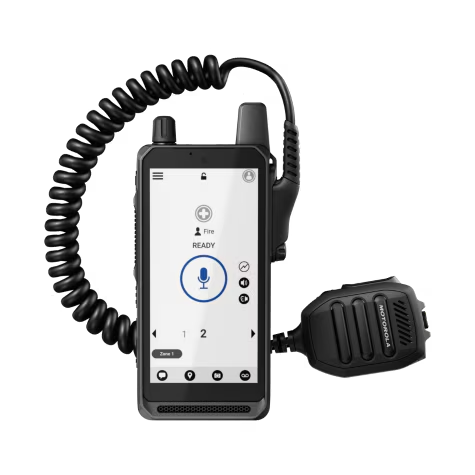 Radio met bekabelde microfoon, scherm toont bedieningspictogrammen.