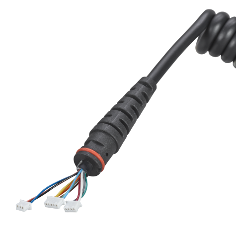 Zwarte spiraalkabel met blootliggende en gekleurde draden aan het einde.