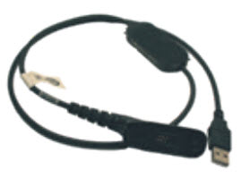 7000-00477700_mot_01nxw36nnoierln.jpg Zwart USB-kabel met adapter en stekker.