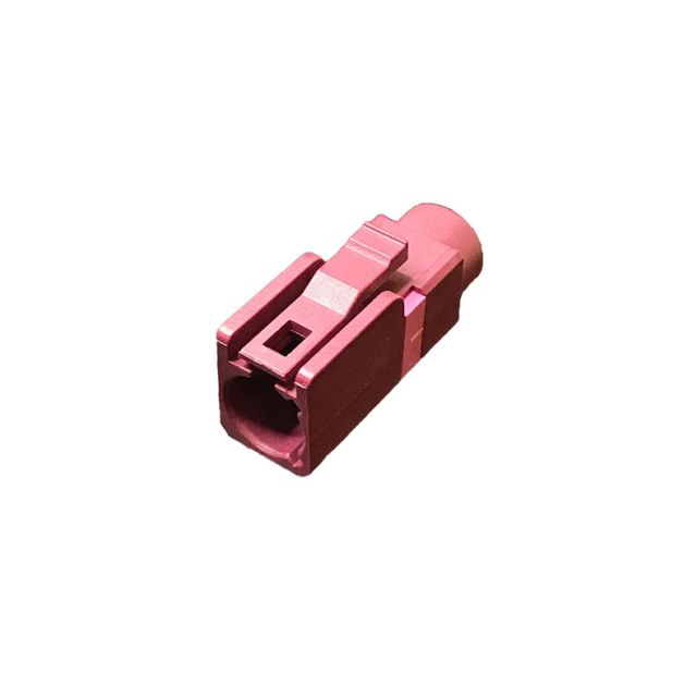 Rode elektrische connector, rechthoekige vorm.