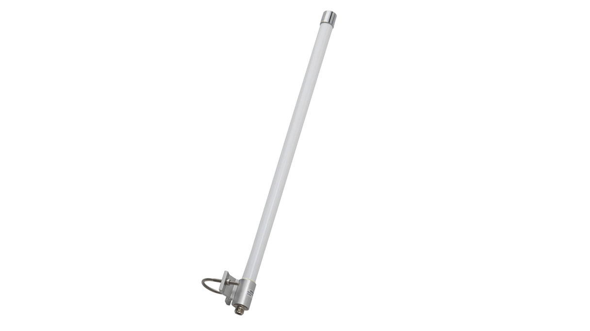 Longue antenne blanche avec support métallique à la base.