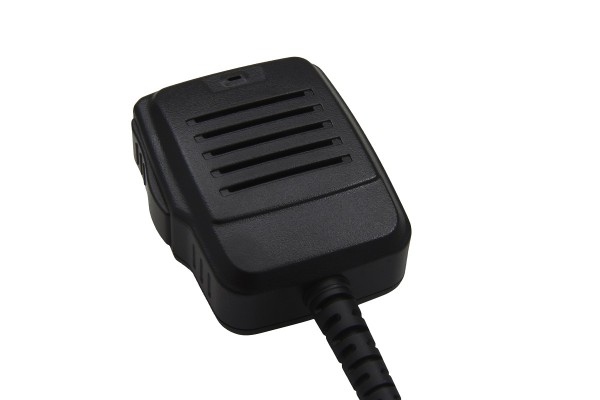 Zwart handmicrofoon met kabel, geschikt voor communicatie.