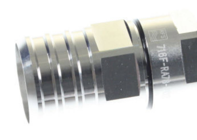 Metal fitting with threads and sealing ring.