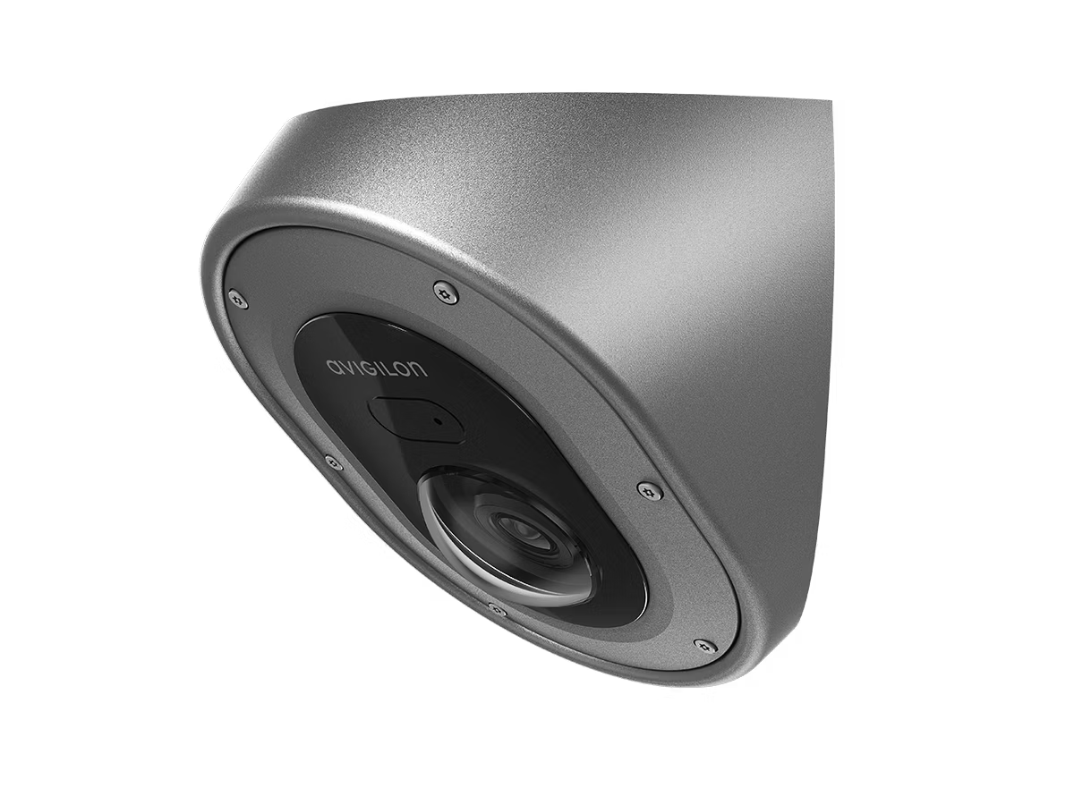 Caméra de surveillance argentée avec boîtier incurvé et objectif intégré.