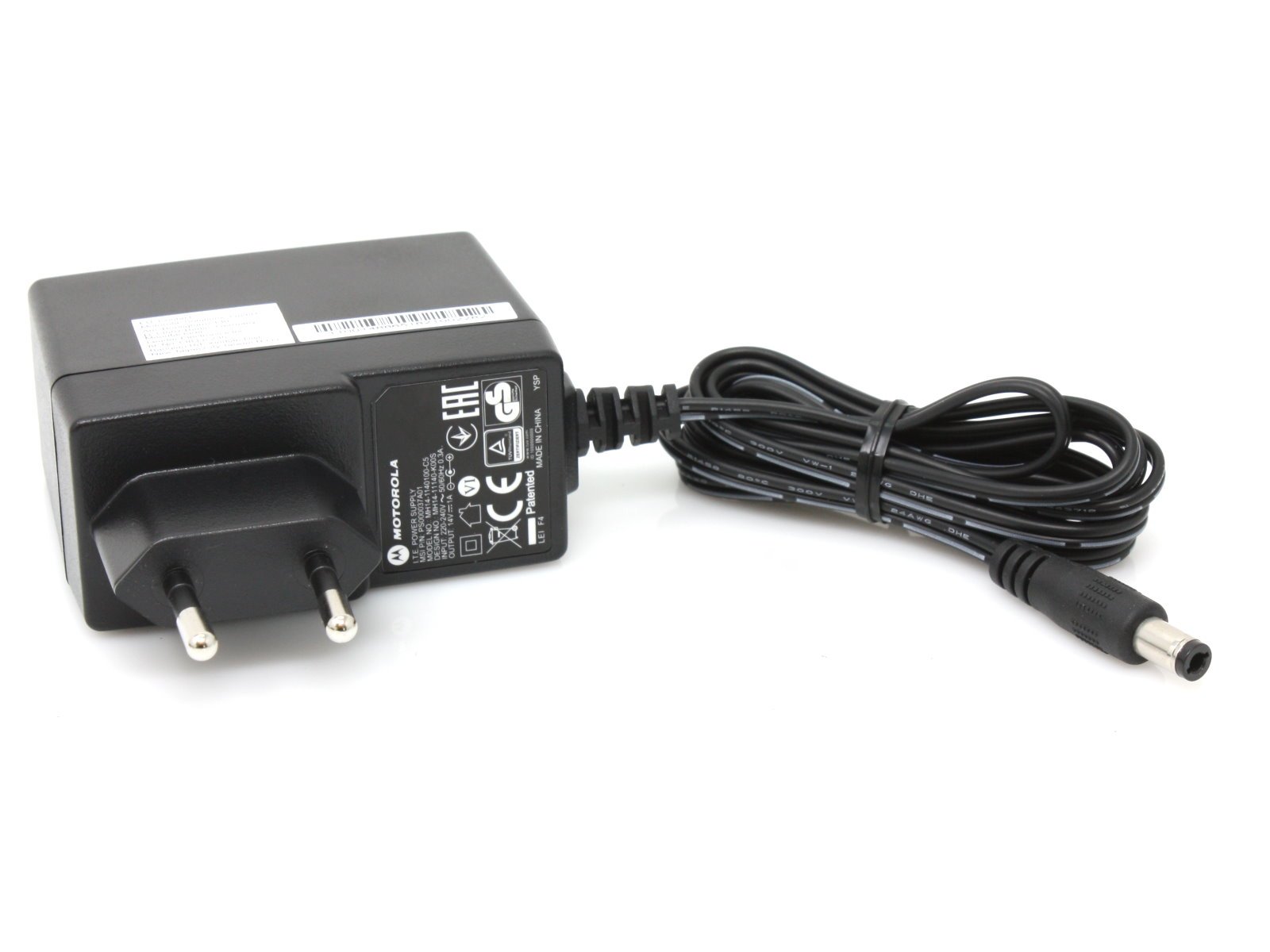 Zwarte adapter met eurostekker en lange kabel met ronde stekker.