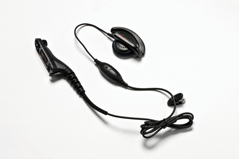 Oreillette avec pince, microphone et câble sur fond blanc.