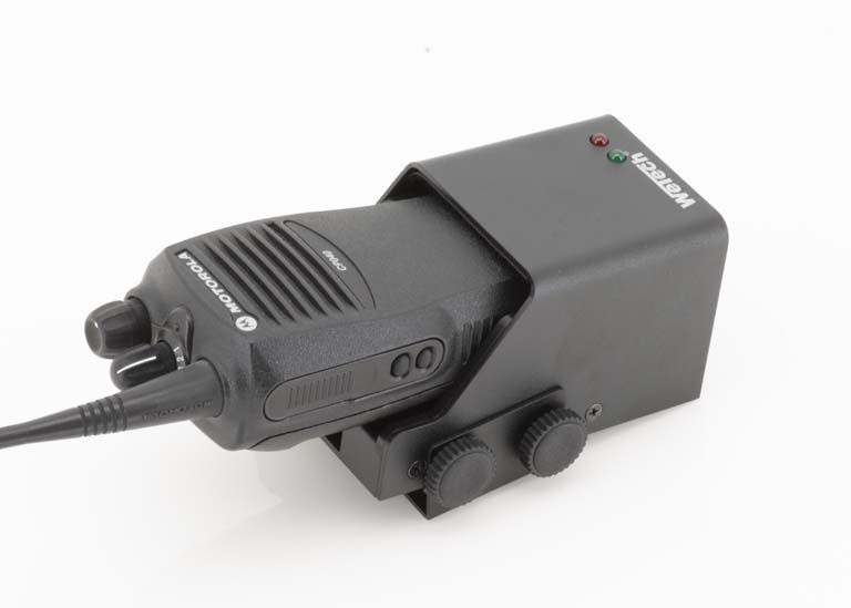 Radio portable dans station de charge avec LEDs