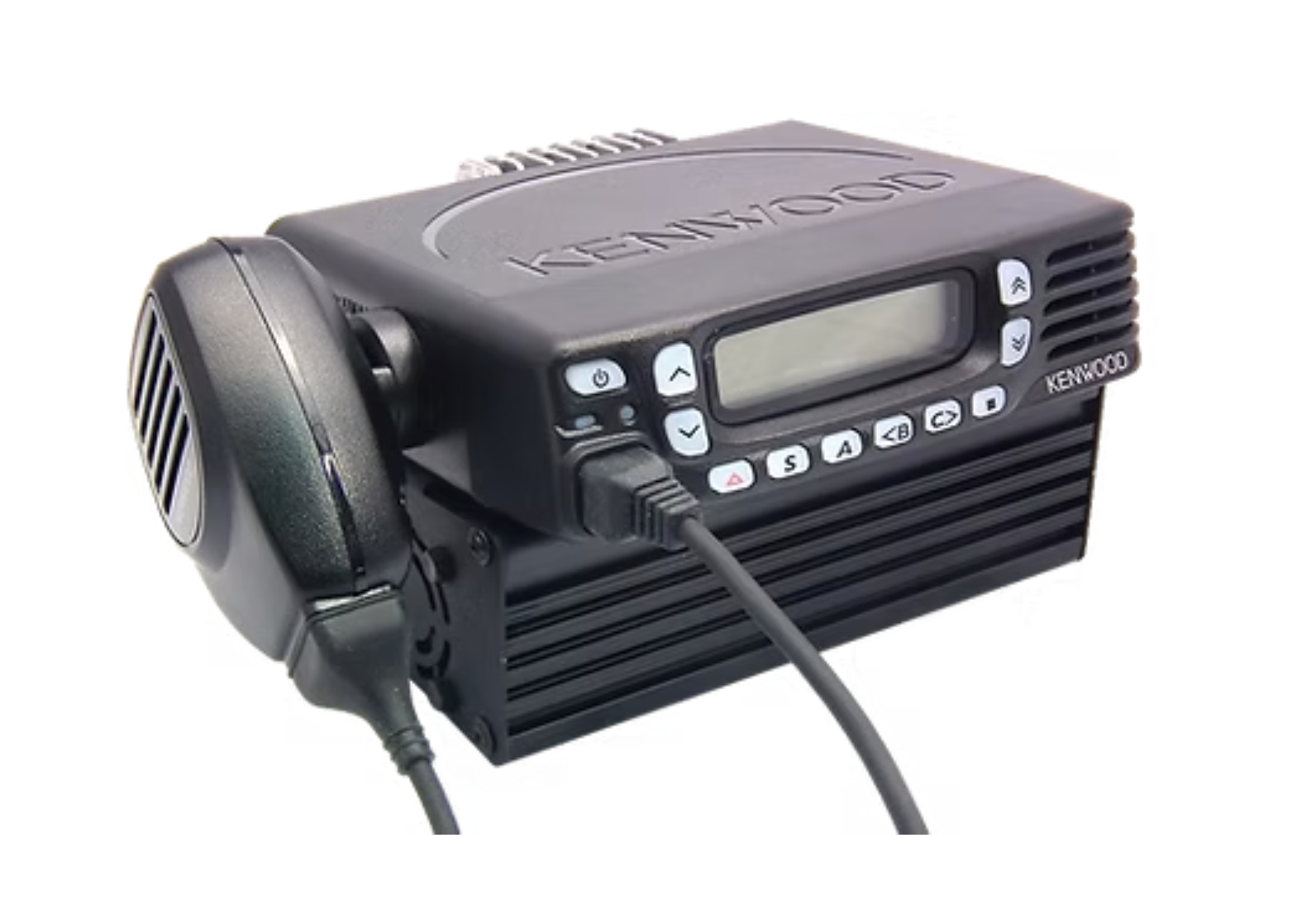 Radioapparaat met microfoon en toetsenbord, verbonden met kabel.