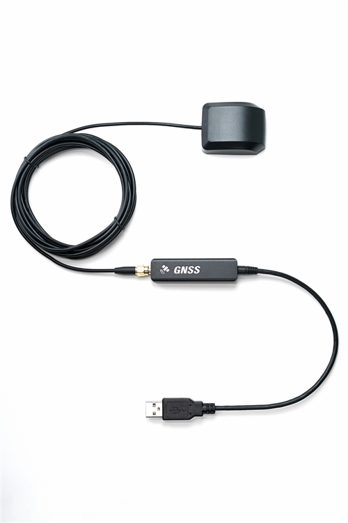 GNSS-module met USB-connector en ontvangstantenne.
