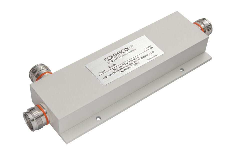 Elektronisch apparaat met vier aansluitingen en labeling bovenop.