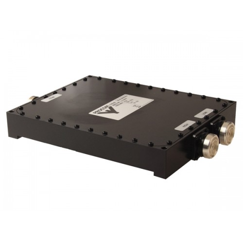 7000-00566900_pro_01.jpg Rechthoekige zwarte RF-versterker met twee connectors en label bovenop.