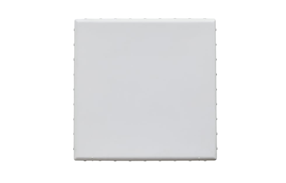 Vierkant, plat, grijs object tegen een witte achtergrond.