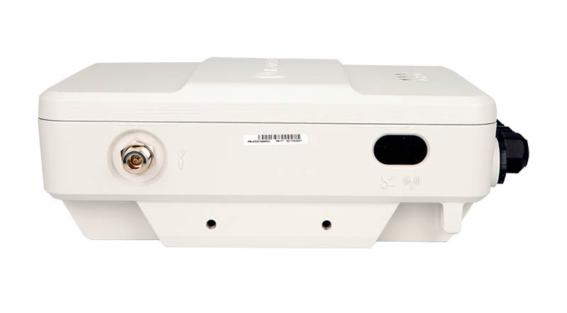 Wit elektronisch apparaat met connectoren en knoppen.