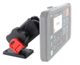 Bevestigingsbeugel met zwart-rood scharnier, onscherp elektronisch apparaat met display rechts.